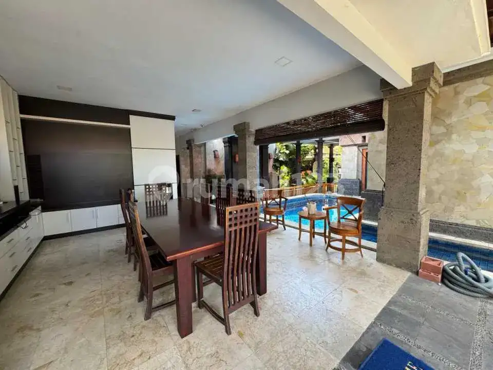 Villa Modern 7 Kamar Tidur di Area Potensial Singaraja, Bali Utara