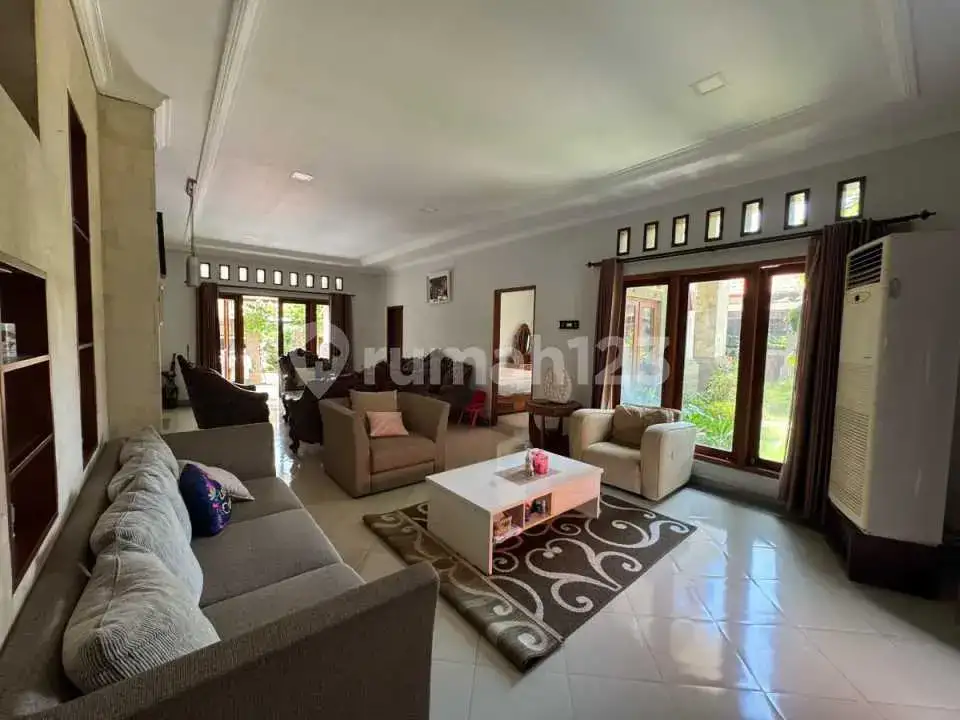 Villa Modern 7 Kamar Tidur di Area Potensial Singaraja, Bali Utara