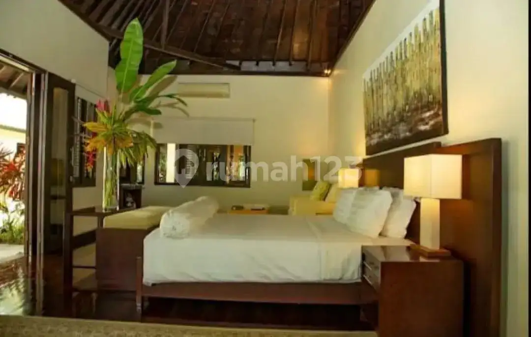 Villa Riverside Eksklusif 6 Kamar Tidur di Tanah Lot dengan Suasana Tenang dan Mewah