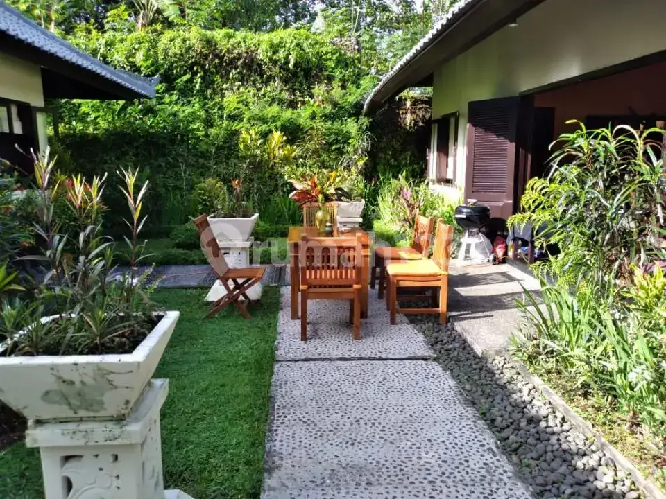 Villa Riverside Eksklusif 6 Kamar Tidur di Tanah Lot dengan Suasana Tenang dan Mewah