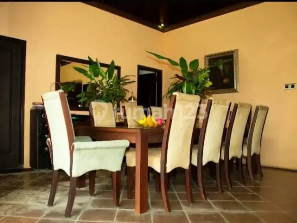 Villa Riverside Eksklusif 6 Kamar Tidur di Tanah Lot dengan Suasana Tenang dan Mewah