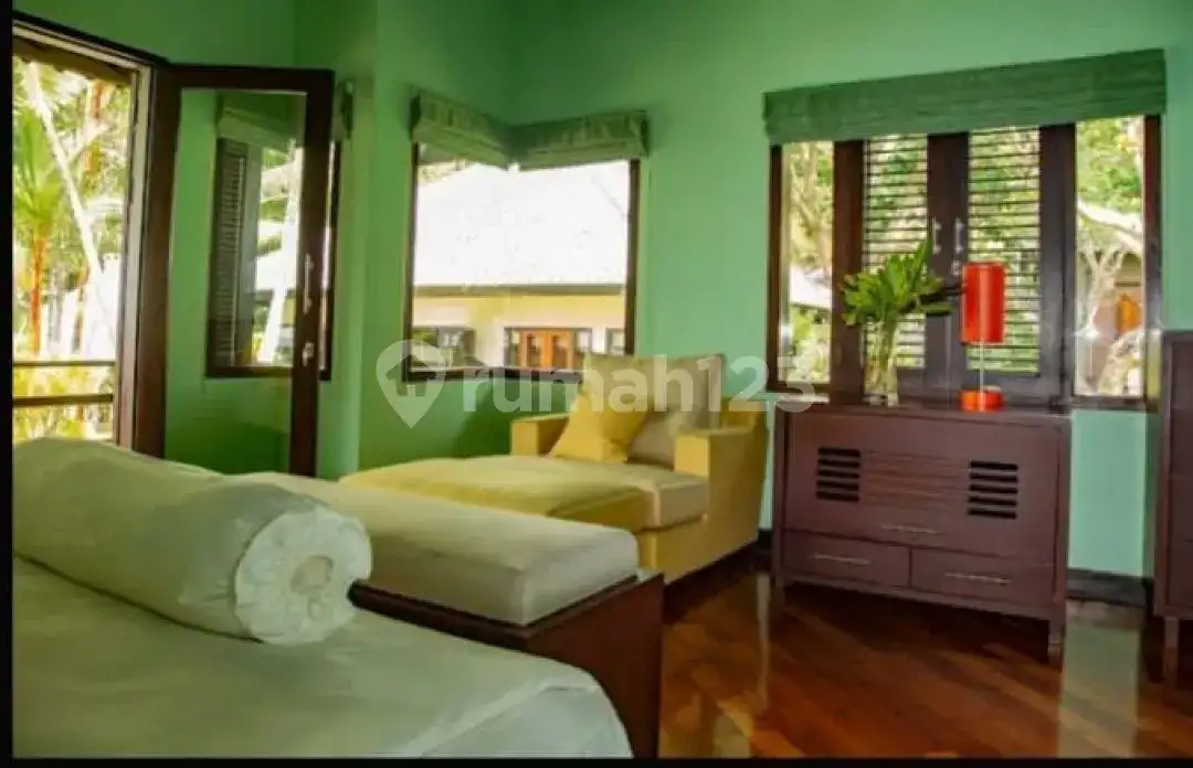 Villa Riverside Eksklusif 6 Kamar Tidur di Tanah Lot dengan Suasana Tenang dan Mewah