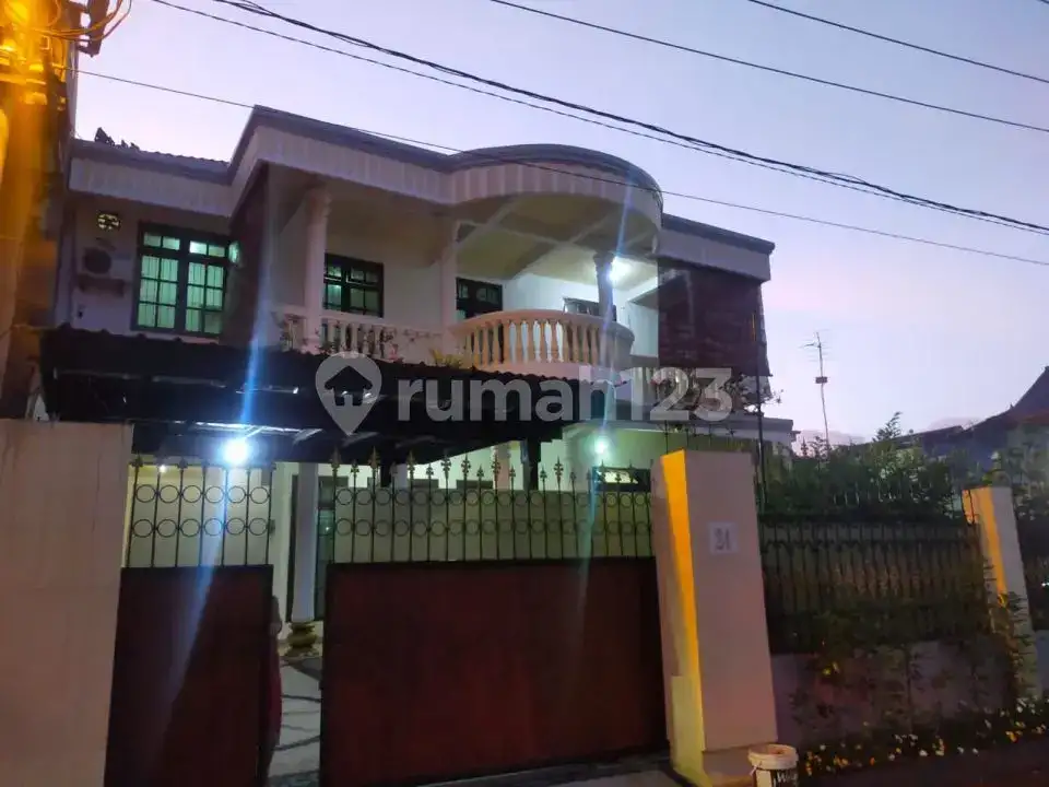 Villa Modern 2 Lantai di Denpasar Timur Dekat Pantai Padang Galak