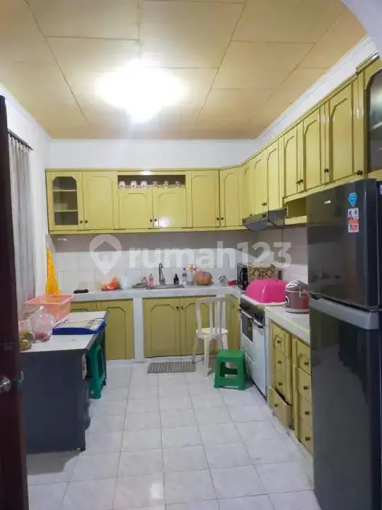 Villa Modern 2 Lantai di Denpasar Timur Dekat Pantai Padang Galak