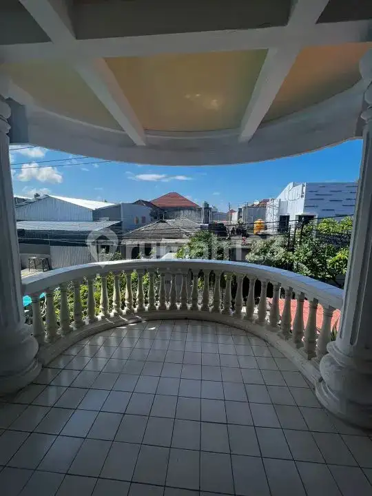 Villa Modern 2 Lantai di Denpasar Timur Dekat Pantai Padang Galak