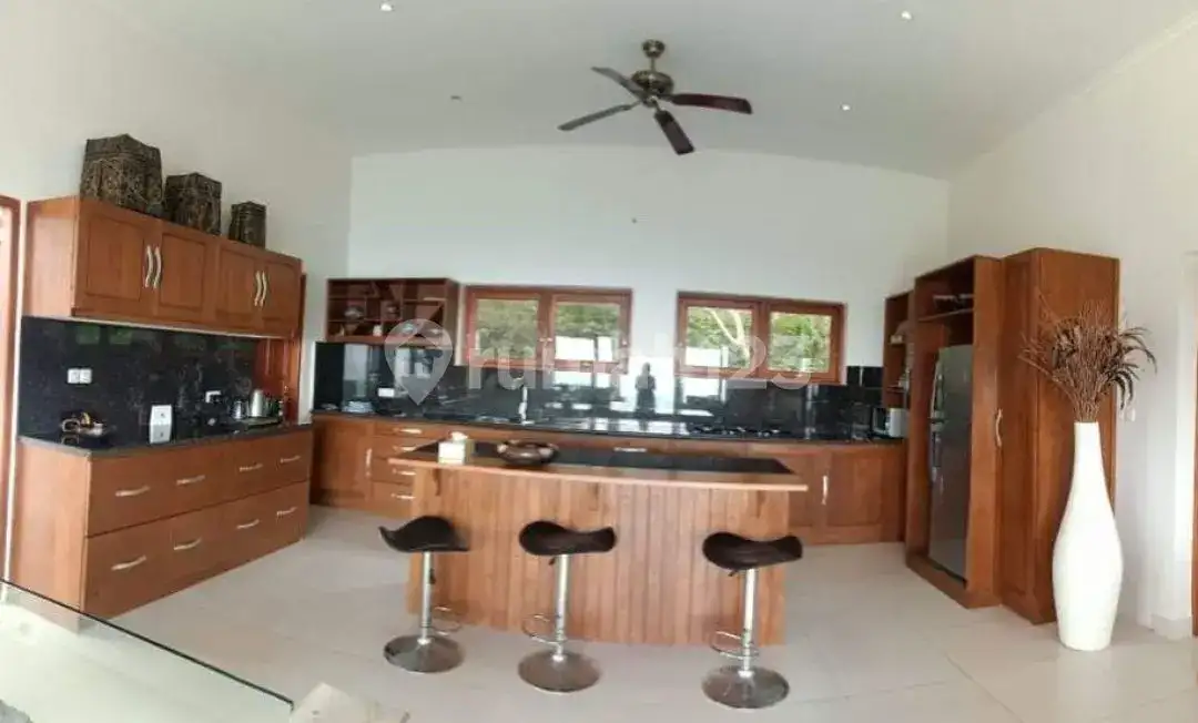 Villa Modern 3 Kamar Tidur dengan View Laut Fantastis Dekat Pusat Lovina