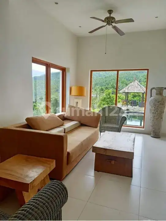 Villa Modern 3 Kamar Tidur dengan View Laut Fantastis Dekat Pusat Lovina