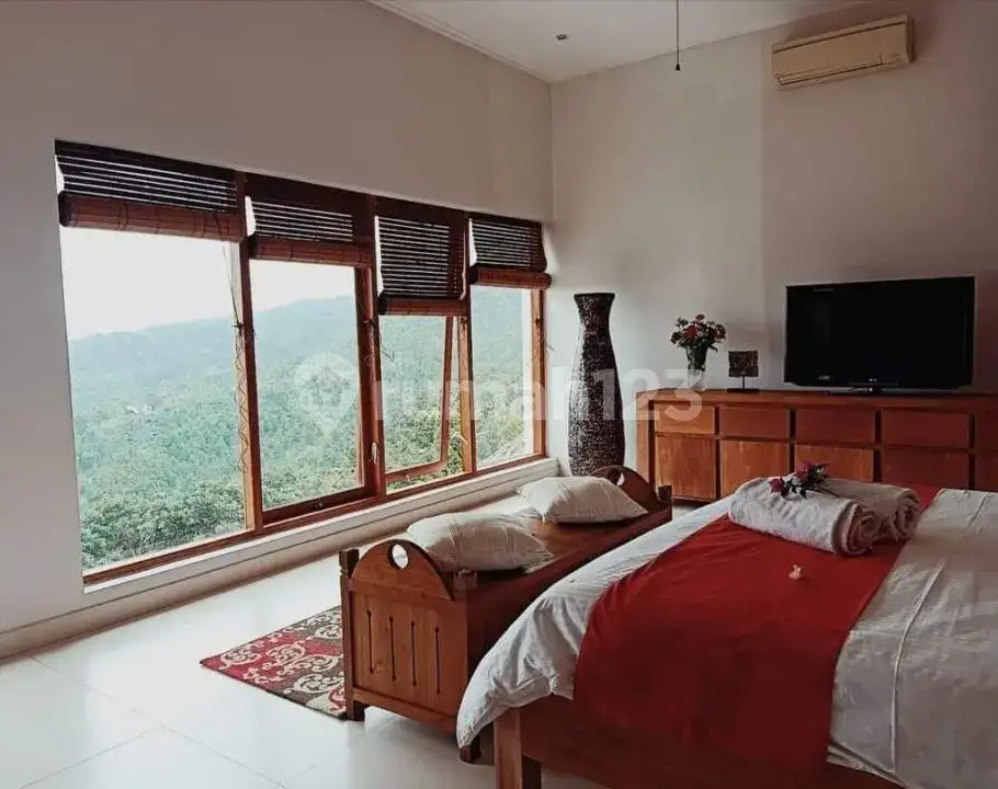 Villa Modern 3 Kamar Tidur dengan View Laut Fantastis Dekat Pusat Lovina