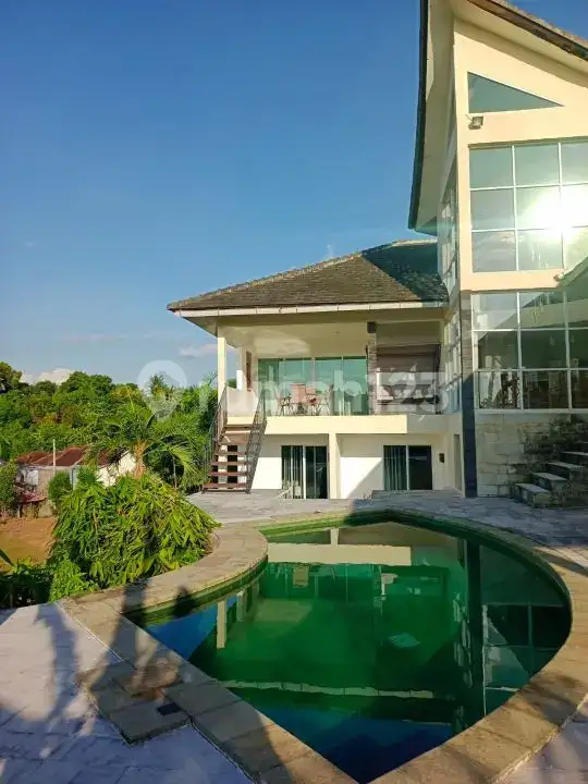 Villa 4 Kamar Tidur dengan View Fantastis dan Akses Jalan Utama di Lovina