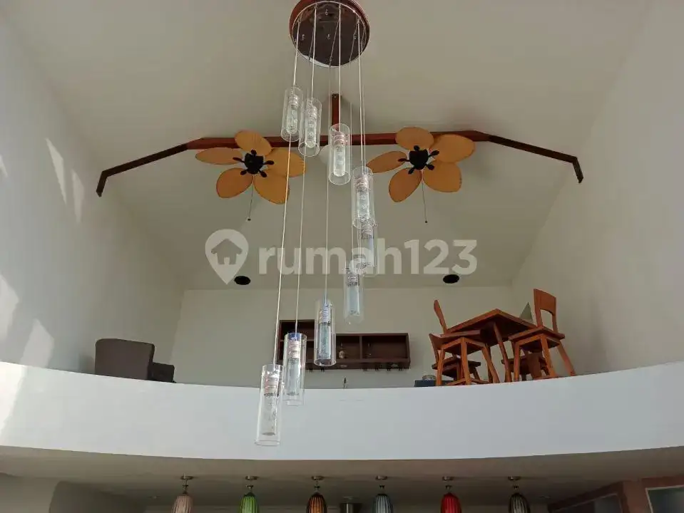 Villa 4 Kamar Tidur dengan View Fantastis dan Akses Jalan Utama di Lovina