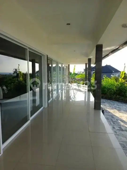 Villa 4 Kamar Tidur dengan View Fantastis dan Akses Jalan Utama di Lovina