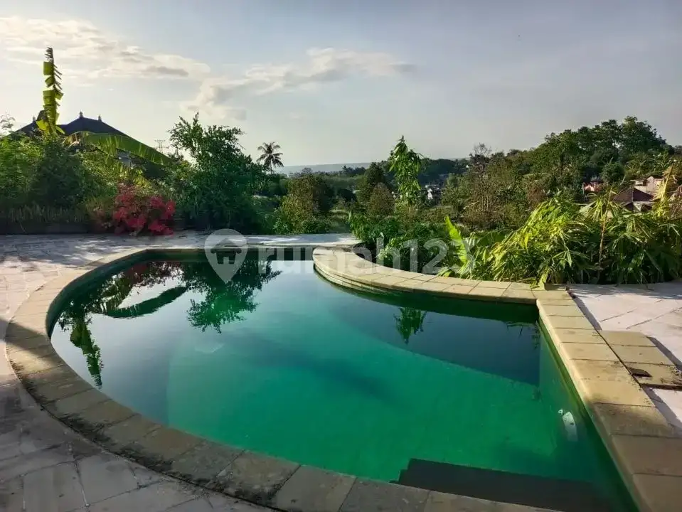 Villa 4 Kamar Tidur dengan View Fantastis dan Akses Jalan Utama di Lovina