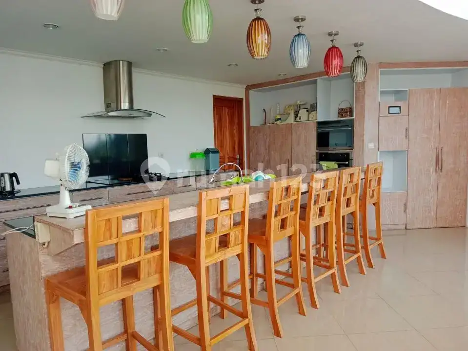 Villa 4 Kamar Tidur dengan View Fantastis dan Akses Jalan Utama di Lovina