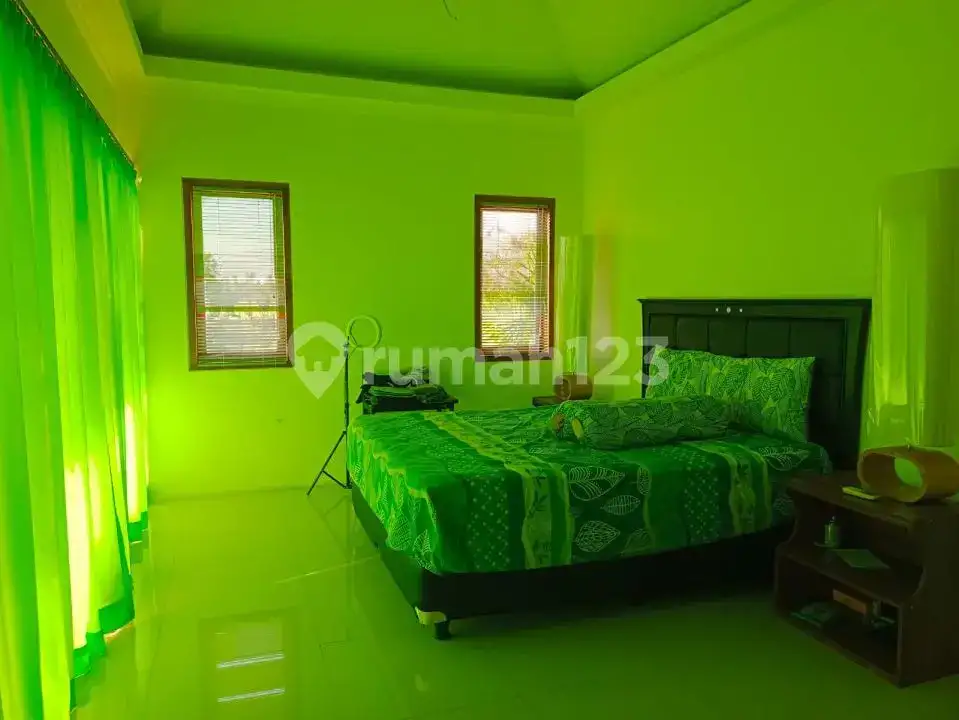 Villa 4 Kamar Tidur dengan View Fantastis dan Akses Jalan Utama di Lovina