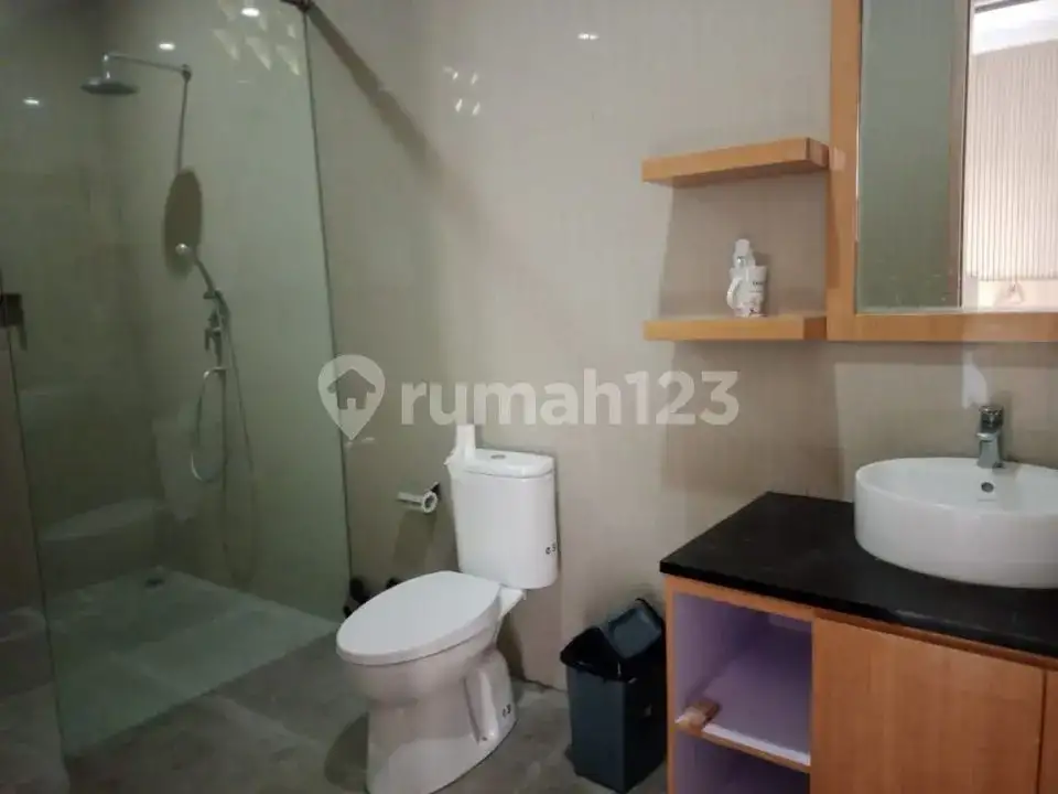 Villa Baru 2 Lantai dengan View Sawah dan Perbukitan di Central Lovina