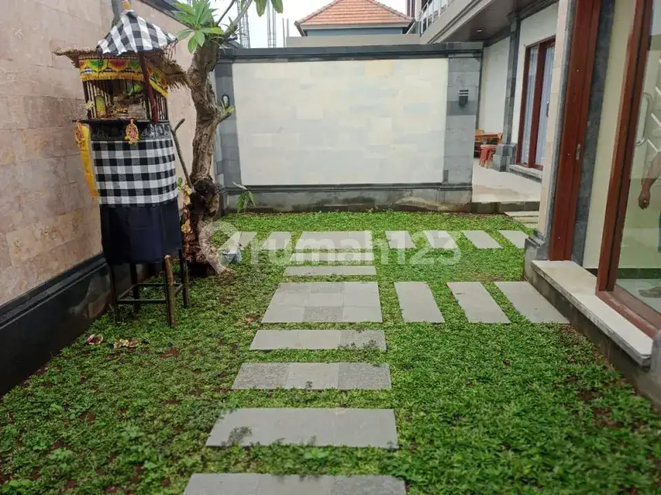 Villa Baru 2 Lantai dengan View Sawah dan Perbukitan di Central Lovina