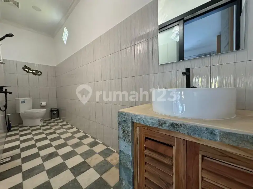 Villa Modern 2 Kamar Tidur di Area Tenang Dekat Pantai Lovina