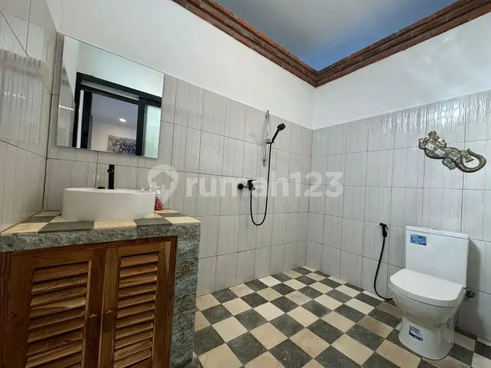 Villa Modern 2 Kamar Tidur di Area Tenang Dekat Pantai Lovina