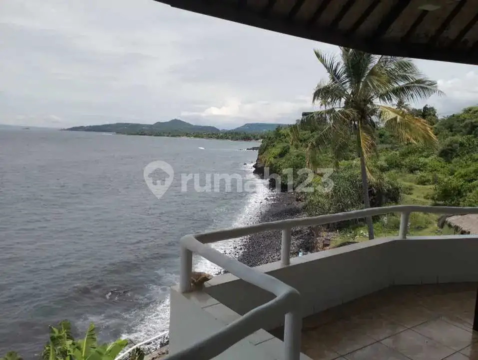Hotel Tepi Tebing 12 Kamar Beach Front di Seraya Amed Bali