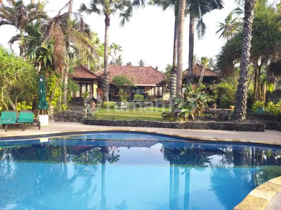 Bungalow 6 Kamar Tepi Pantai
