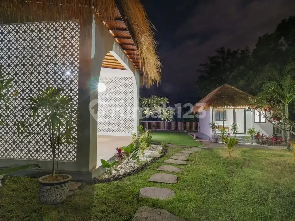 Villa Modern 7 Kamar Tidur Dengan Lahan Luas