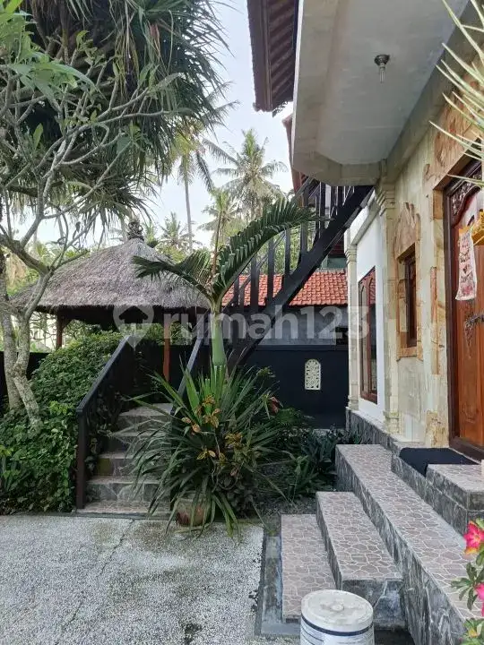 Villa 4 Kamar Tidur Hanya 40 Meter Dari Pantai Di Subagan