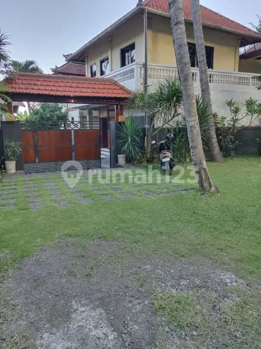 Villa 4 Kamar Tidur Hanya 40 Meter Dari Pantai Di Subagan