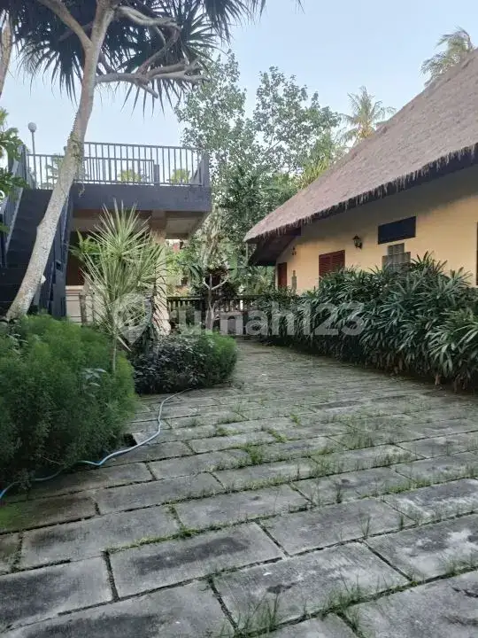 Villa 4 Kamar Tidur Hanya 40 Meter Dari Pantai Di Subagan