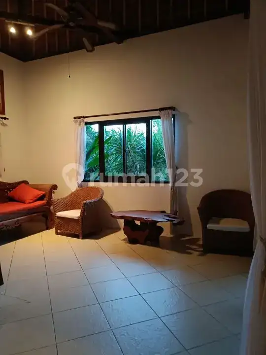 Villa 4 Kamar Tidur Hanya 40 Meter Dari Pantai Di Subagan