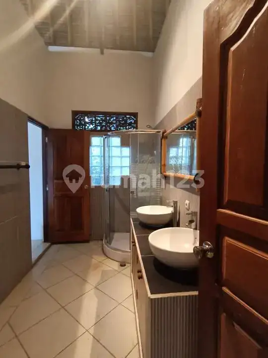 Villa 4 Kamar Tidur Hanya 40 Meter Dari Pantai Di Subagan