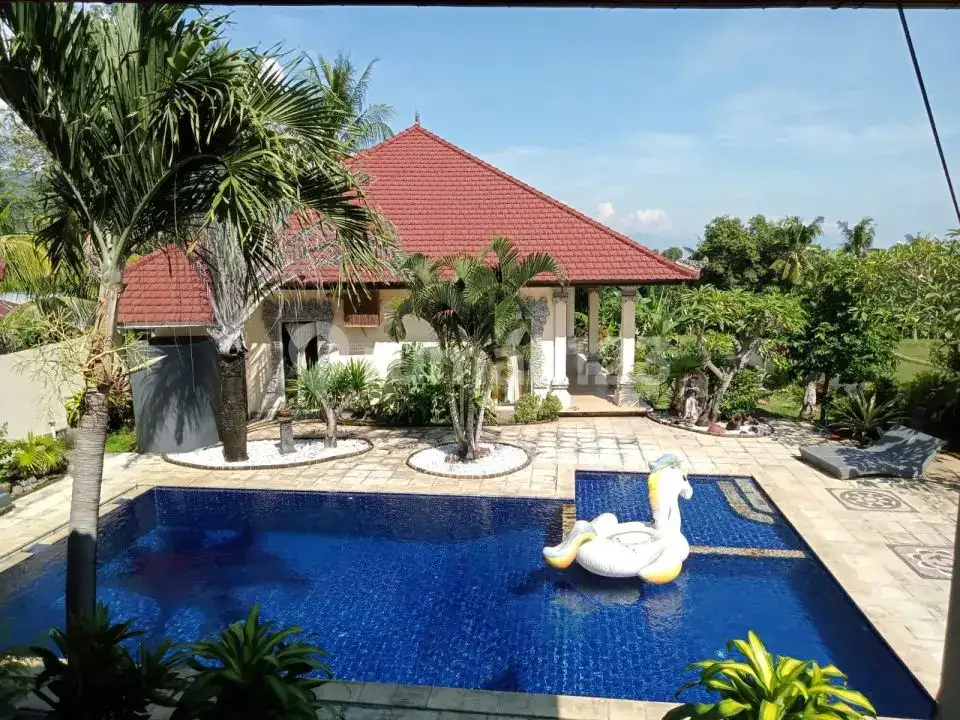 Villa 6 Kamar Tidur Dengan Pemandangan Sawah Dan Pegunungan Di Bali Utara