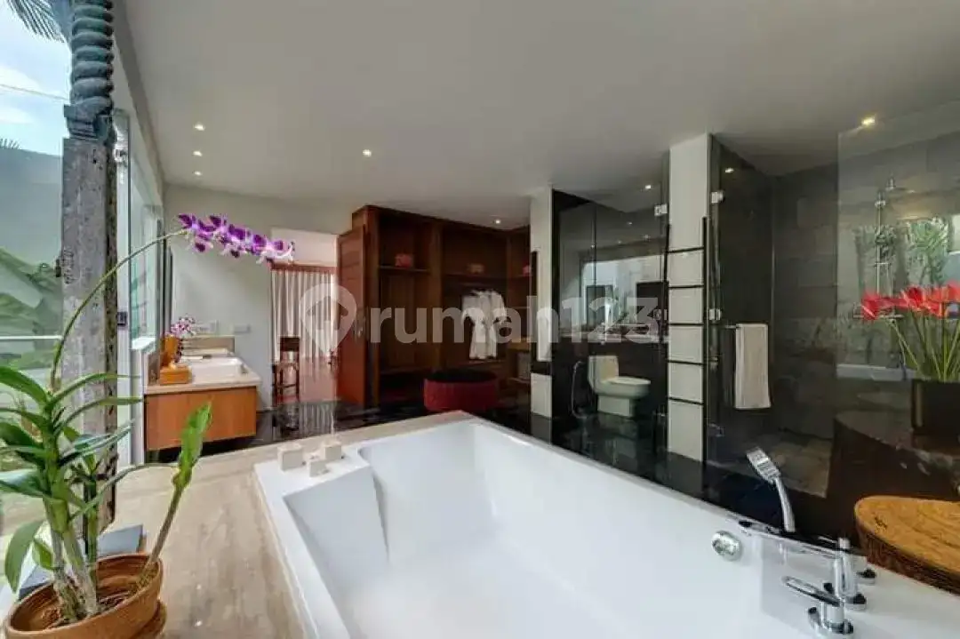 Villa 4 Kamar Dengan Pemandangan Laut Di Candidasa