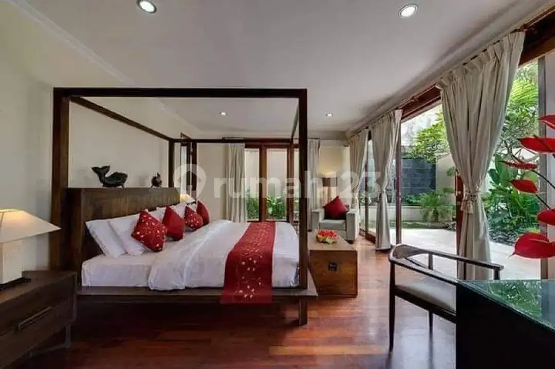 Villa 4 Kamar Dengan Pemandangan Laut Di Candidasa