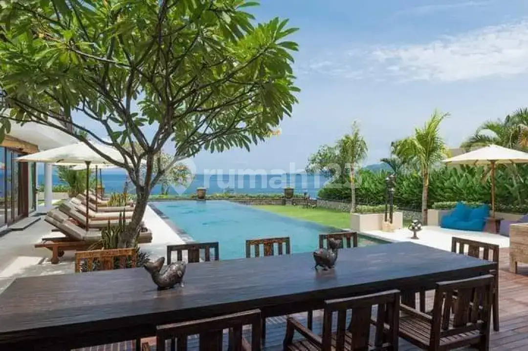 Villa 4 Kamar Dengan Pemandangan Laut Di Candidasa