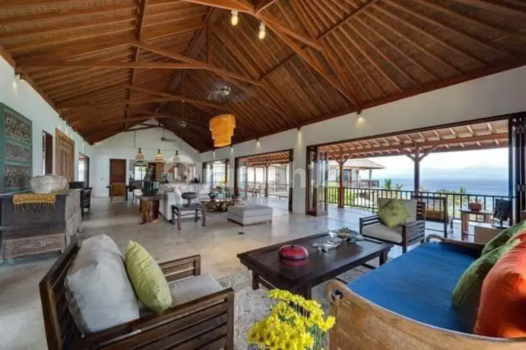 Villa 4 Kamar Dengan Pemandangan Laut Di Candidasa
