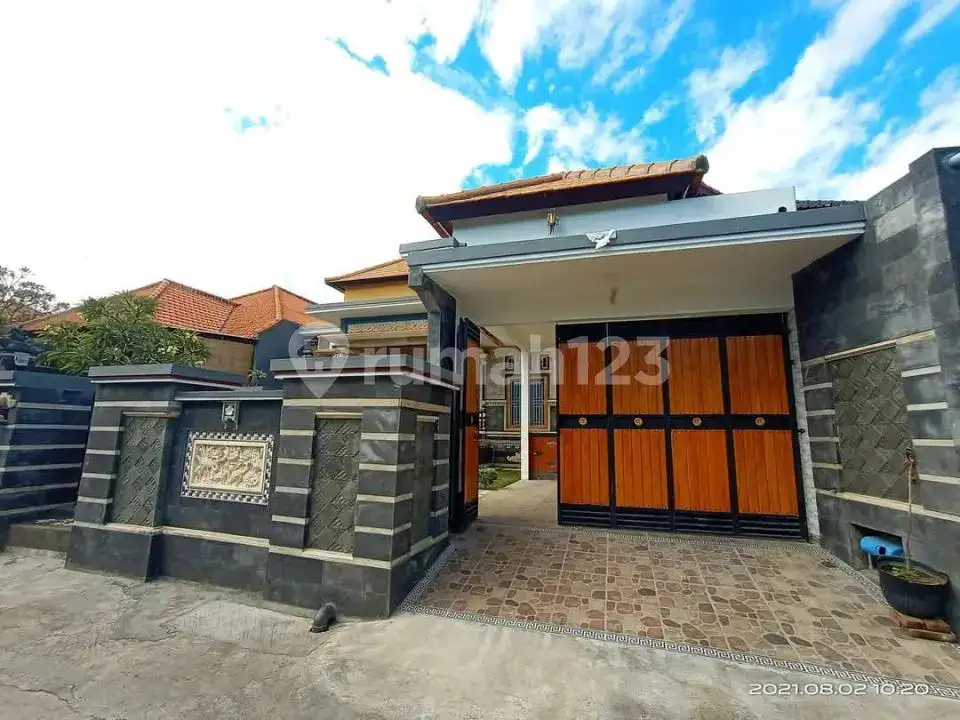 Rumah Semi Villa Dekat Pantai Di Kawasan Lovina