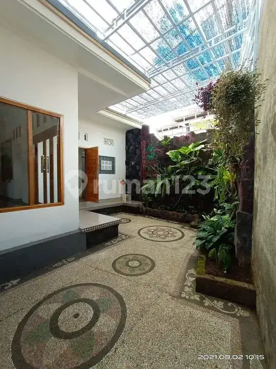 Rumah Semi Villa Dekat Pantai Di Kawasan Lovina