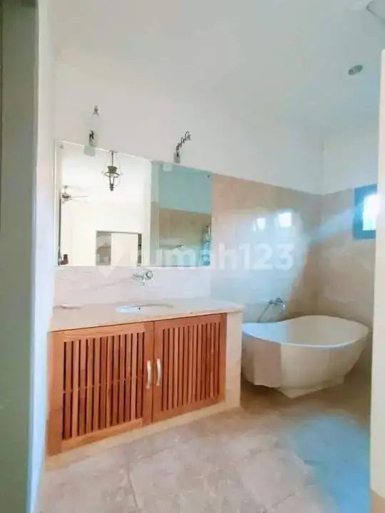 Villa 3 Kamar Tidur Di Central Lovina Dekat Pantai Dan Jalan Utama