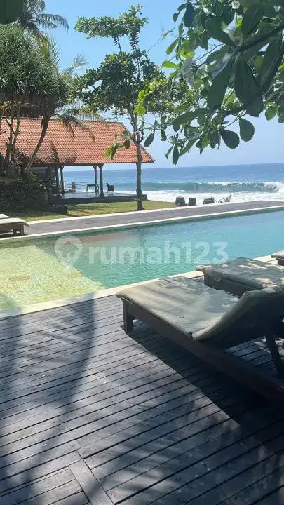Resor Kecil Tepi Pantai di Karangasem