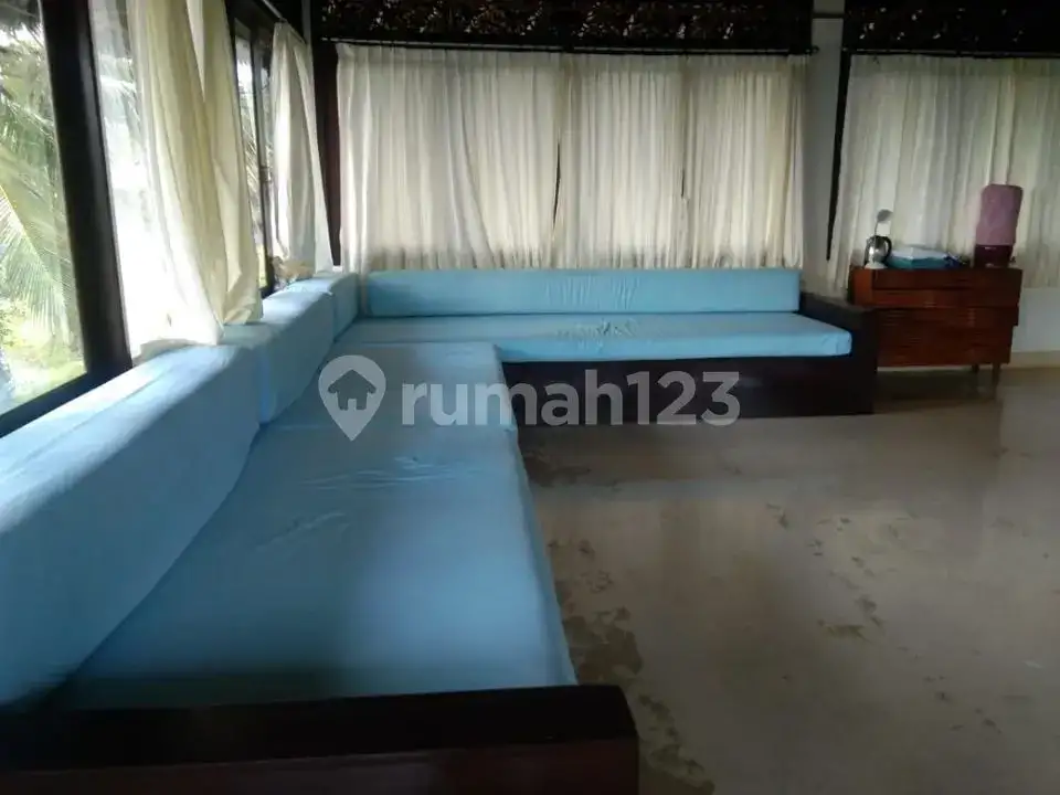 Resor Kecil Tepi Pantai di Karangasem