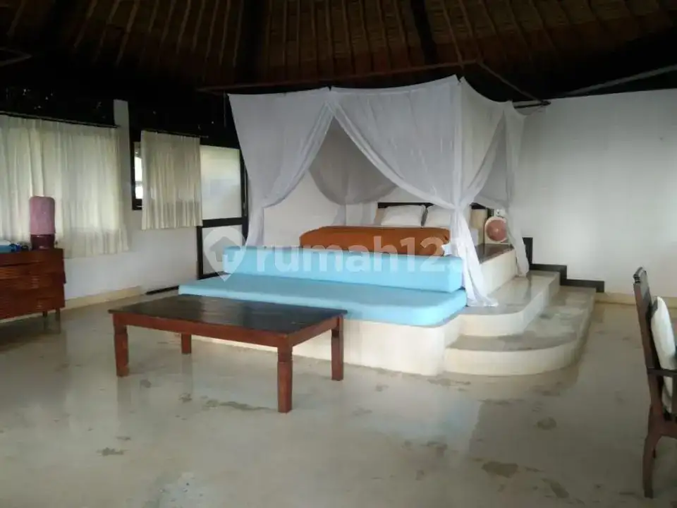 Resor Kecil Tepi Pantai di Karangasem