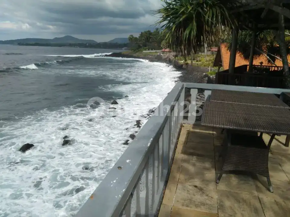 Resor Kecil Tepi Pantai di Karangasem