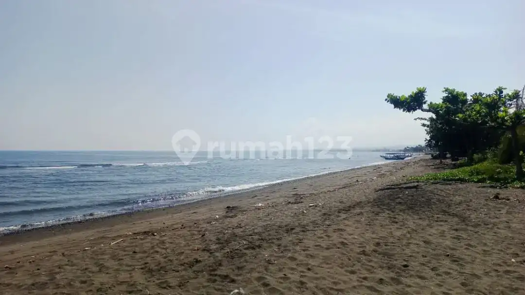 Villa Tepi Pantai Di Kawasan Lovina Dengan Lahan 7 Are