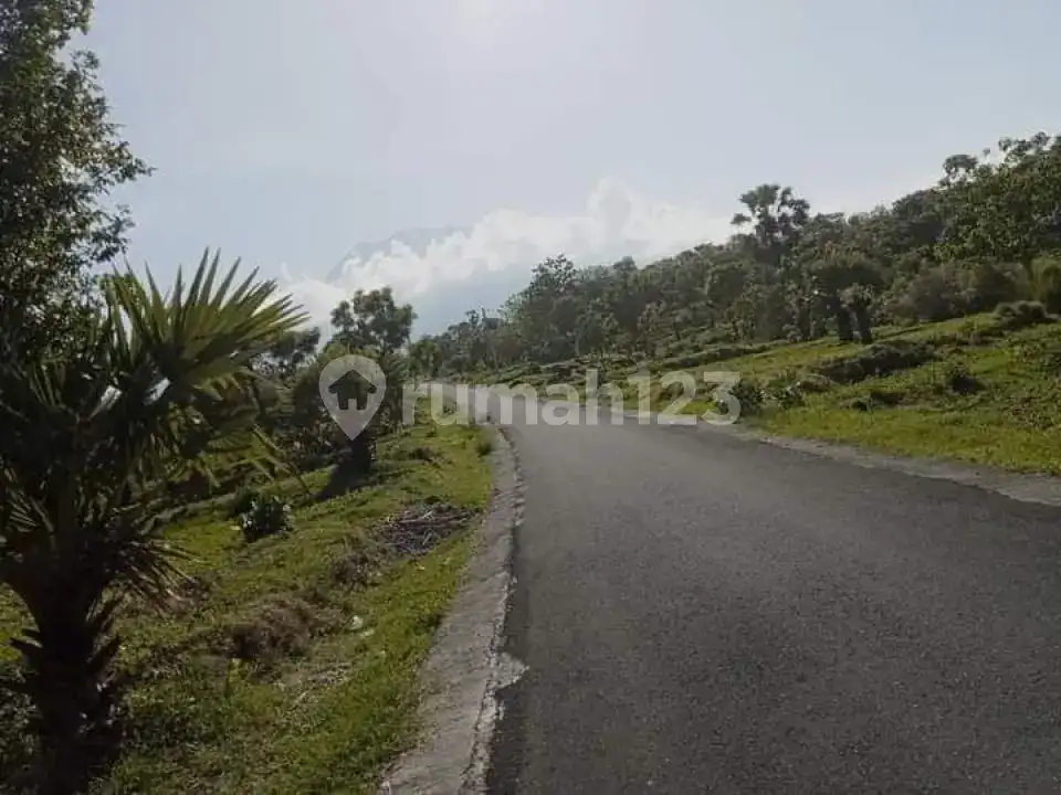 Tanah View Laut dan Gunung Dekat Pusat Diving di Tulamben Karangasem Bali