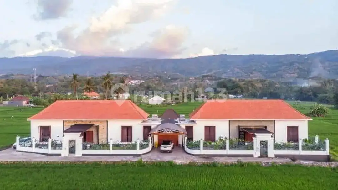 Villa Mewah 3 Kamar Tidur dengan View Indah Dekat Pusat Lovina Bali