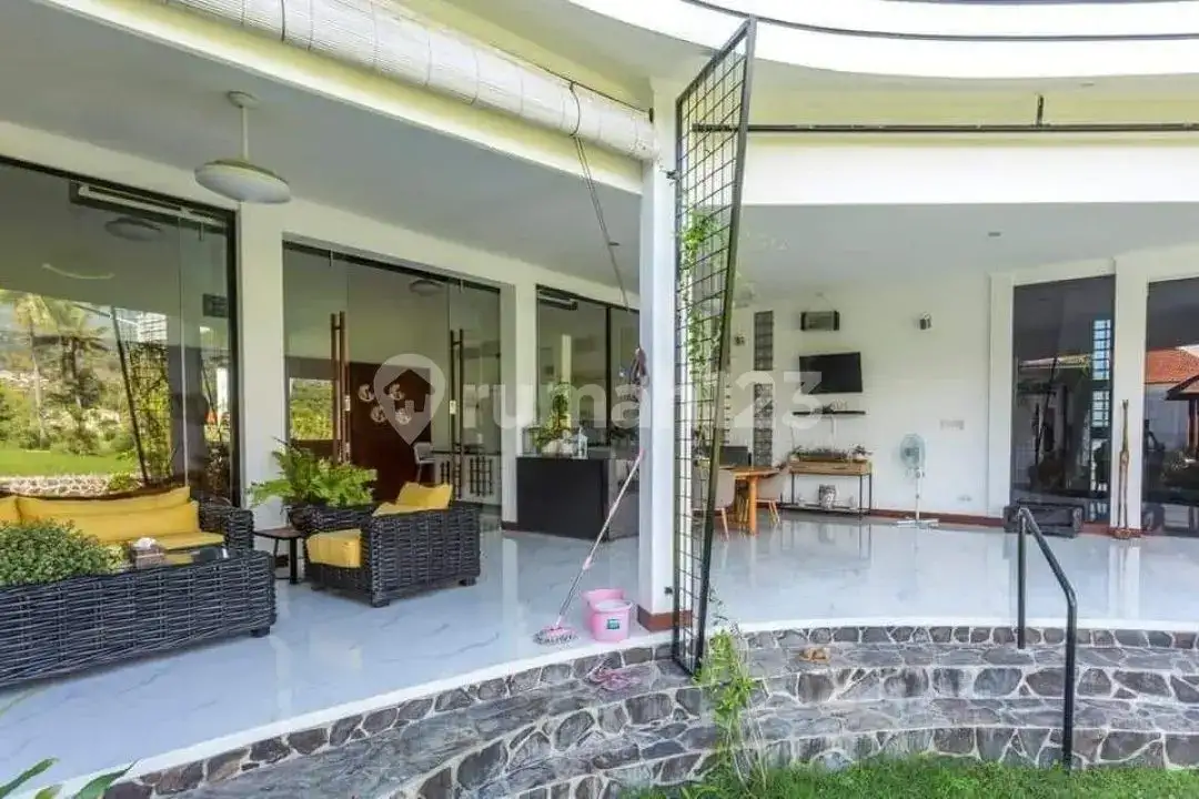Villa Mewah 3 Kamar Tidur dengan View Indah Dekat Pusat Lovina Bali