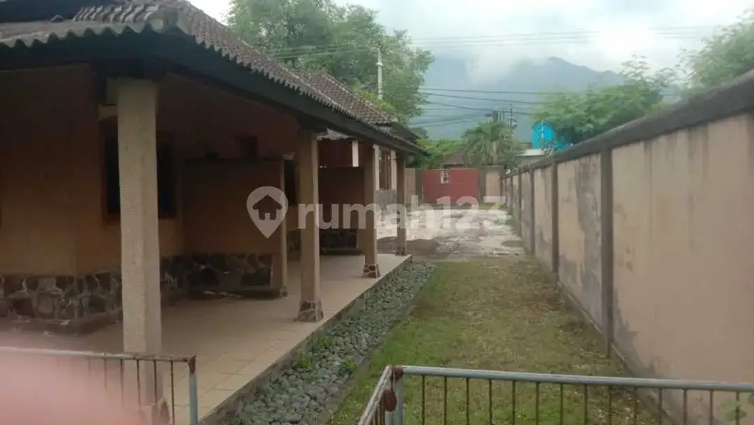 Rumah Villa di Pusat Pemuteran Dekat Pantai Buleleng Bali
