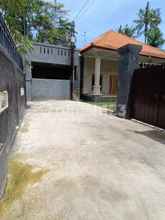 Rumah Semi Villa 3 Kamar Tidur Dekat Pantai di Kaliasem Lovina Buleleng Bali