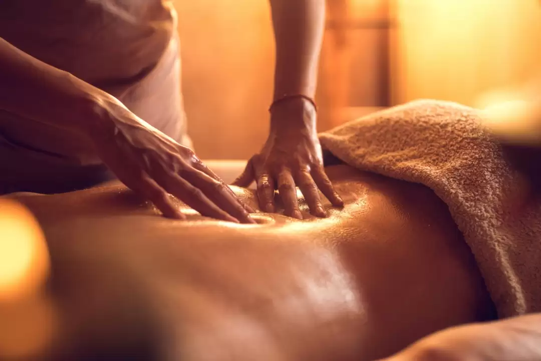 Ayurvedic Chakra Dhara Massage in Ubud1
