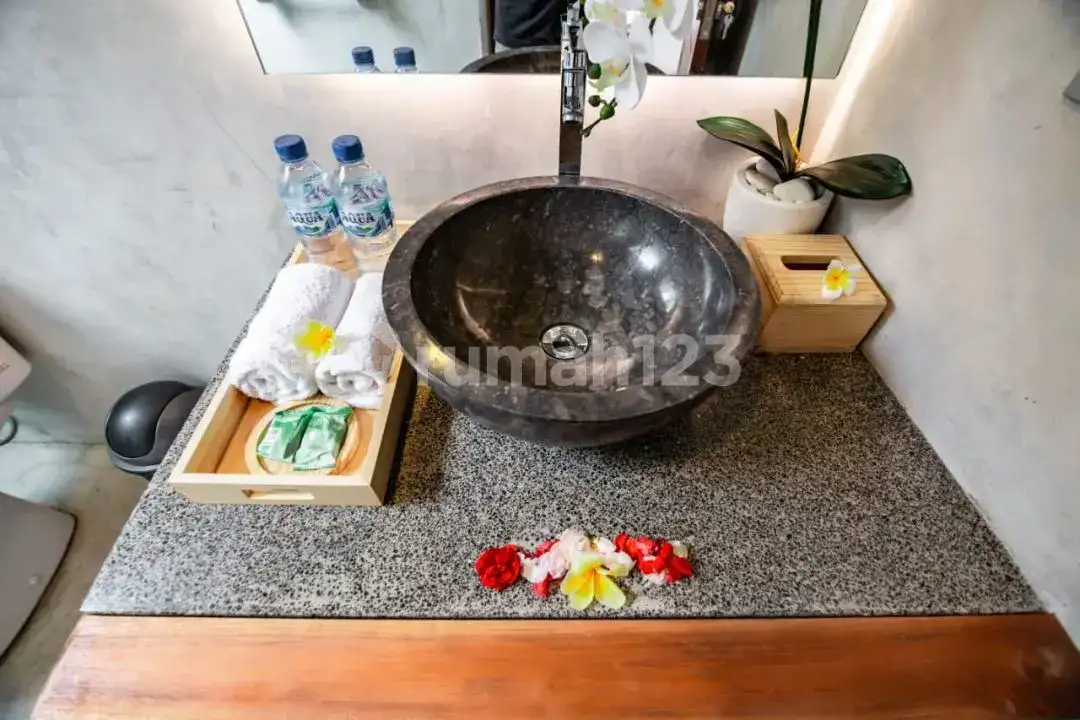 Villa Pribadi 2 Kamar Tidur Gaya Lumbung Dekat Pantai Lovina Buleleng Bali